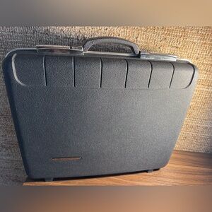 Vintage Black Plastic and Metal STARFLITE Hard Shell Attache Briefcase